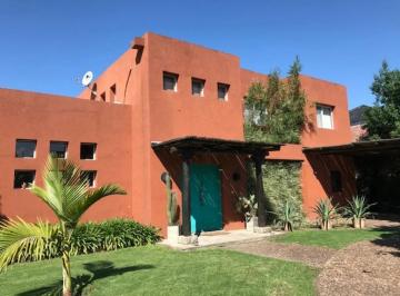 Casa · 302m² · 6 Ambientes · 2 Cocheras · Casa en Alquiler Temporario 4 Dorm., Pileta en Villa Olivos, Escobar