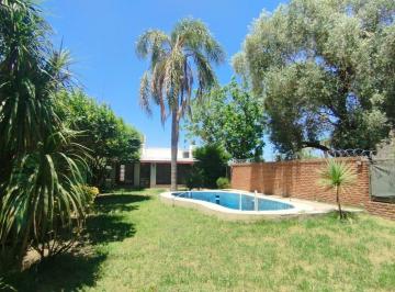 Casa · 222m² · 5 Ambientes · 1 Cochera · Venta - Casa de 3 Dorm. con Quincho, Pileta, Cochera - La Florida