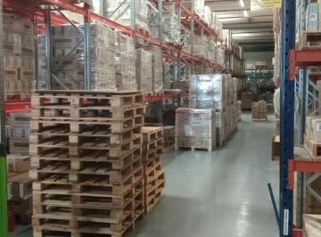 Bodega-Galpón · 1380m² · Galpón en Alquiler en Villa Ballester San Martin