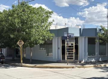 Local comercial · 279m² · 8 Ambientes · 1 Cochera · Local en Villa Regina