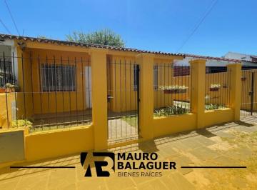 Casa · 80m² · 4 Ambientes · 2 Cocheras · Casa 3 Dorm. en Ciudad Evita Apta Crédito, Posible Financiación por Propietario.