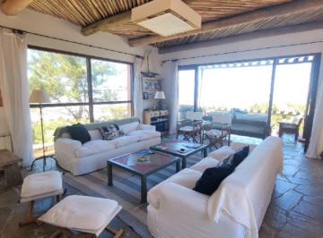 Casa · 300m² · 5 Ambientes · Casa - El Chorro