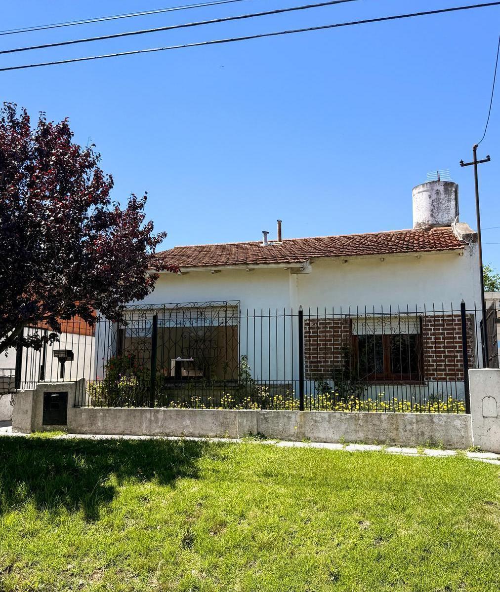 Casa 4 amb, 233m² a reciclar con garage doble — Termas Huinco