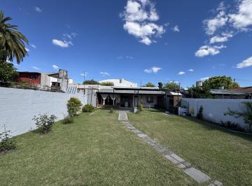 Casa · 100m² · 3 Ambientes · 1 Cochera · Casa Americana en Planta Baja con Amplio Fondo y Quincho Morón