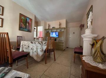 Departamento de 2 ambientes, Mar del Plata · Hermoso Depto. 2 Amb. C/cocina Sep, 2 Baños y Dependecia de Servicio. San Martin 1685 m. del Plata