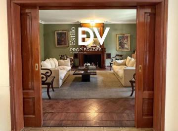 Casa · 513m² · 10 Ambientes · 1 Cochera · Casa en Alvarado Al 900