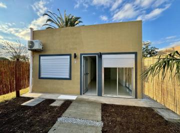 Casa · 54m² · 3 Ambientes · 1 Cochera · Colonia - Venta o Alquiler de Casa de 2 Dorm. con Piscina y Cochera