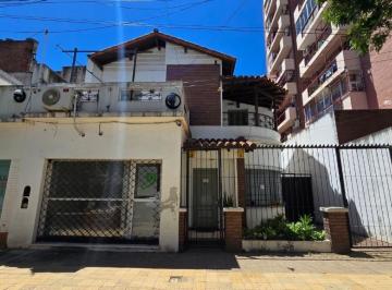 Casa · 190m² · 4 Ambientes · 2 Cocheras · Casas - Casa - Centro, Resistencia