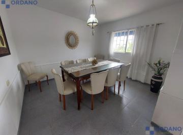 Casa · 266m² · 5 Ambientes · Dos Casas Una Oportunidad! en Saldan Sobre Principal