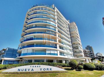 Foto1 · Apartamento en Alquiler de 3 Dorm. y Dependencia Frente Al Mar en Playa Brava Punta del Este