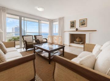 Foto1 · Apartamento en Alquiler de 3 Dorm. y Dependencia Frente Al Mar en Playa Brava Punta del Este