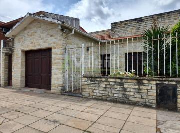 Casa de 4 ambientes, Hurlingham · Casa de Categoría en Venta 4 Ambientes con Jardín y Piscina, Villa Club, Hurlingham