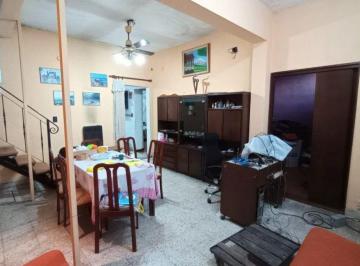 PH de 4 ambientes, Lanús · PH Interno con Fondo