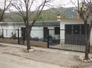 Casa de 4 ambientes, Santa María de Punilla · Vendo Hermosa Casa, con Bajada Directa Al Rio! con Posibilidad de Proyectos.