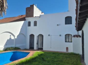 Casa · 308m² · 5 Ambientes · 3 Cocheras · Casa en Venta Urca 4 Dorm - Pileta - Oportunidad - con Renta