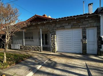Casa · 200m² · 3 Ambientes · 1 Cochera · Casa en Block 3 Propiedades Ideal Consultorios o Vivienda Multifamiliar