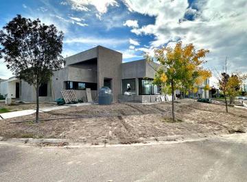 Casa Venta de 6 ambientes · Casa en Venta - Barrio La Luisa