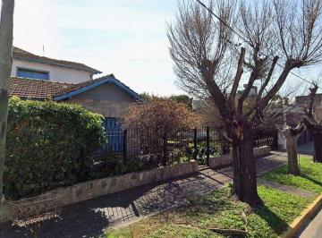 Casa de 5 ambientes, Lomas de Zamora · Chalet en Dos Plantas en Excelente Lote y Ubicacion