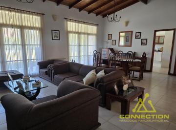 Casa · 212m² · 5 Ambientes · 2 Cocheras · Venta Casa en Barrio Club de Campo La Concepcion Lujan