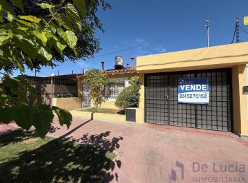 Casa · 155m² · 6 Ambientes · 1 Cochera · 4 Hab/2 Banos/cochera