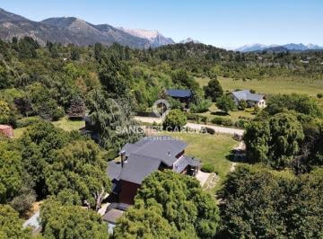Casa · 232m² · 5 Ambientes · 2 Cocheras · Casa Chalet en Venta en Pájaro Azul, Bariloche, Patagonia