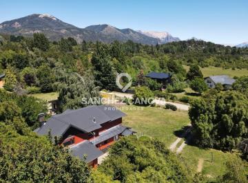 Casa · 232m² · 5 Ambientes · 2 Cocheras · Casa Chalet en Venta en Pájaro Azul, Bariloche, Patagonia