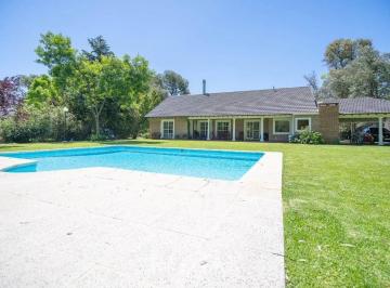 Casa · 194m² · 6 Ambientes · 2 Cocheras · Casa Chalet en Venta en Luján, G. B. a. Zona Oeste, Argentina