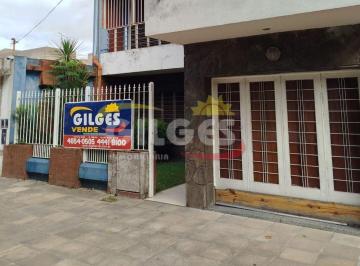 Casa · 120m² · 5 Ambientes · 1 Cochera · Venta de Casa 5 Ambientes en Ramos Mejia con Fondo. con Quincho