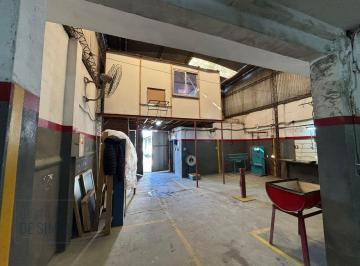 Bodega-Galpón · 303m² · 3 Ambientes · 4 Cocheras · Galpón en Lanús Este