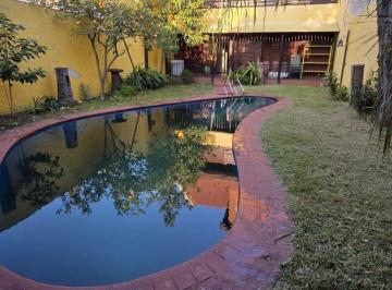 Casa de 5 ambientes, Lanús · Venta Chalet con Pileta en Lanus Oeste