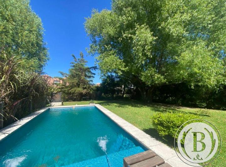 Casa · 286m² · 5 Ambientes · 2 Cocheras