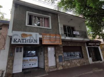 Casa · 174m² · 6 Ambientes · 1 Cochera · Casa en Venta en Godoy Cruz (Consultar)