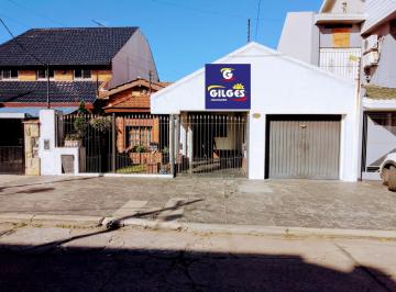 Casa · 160m² · 4 Ambientes · 1 Cochera · Venta 2 Casas Al Fte. en Ramos Mejia - C/fdo con Quincho y Pileta