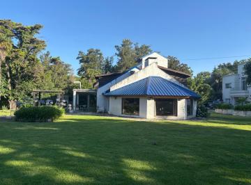 Quinta vacacional · 220m² · 8 Ambientes · 4 Cocheras · Quinta en Belen de Escobar