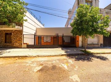 Casa · 88m² · 3 Ambientes · 1 Cochera · Casaen Venta de 2 Dorm. en Zona Sur Rosario
