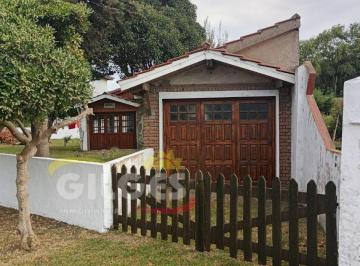 Casa · 100m² · 4 Ambientes · 1 Cochera · Venta de Casa 4 Amb. en Santa Clara del Mar Ubicada a 400 m. de La Playa