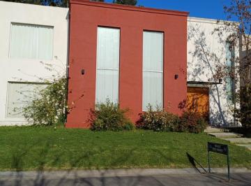 Casa · 188m² · 6 Ambientes · 3 Cocheras · Casa en Venta en Barrancas de Santa María