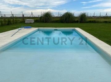 Casa · 200m² · 6 Ambientes · 4 Cocheras · Casa con Pileta Parquizada