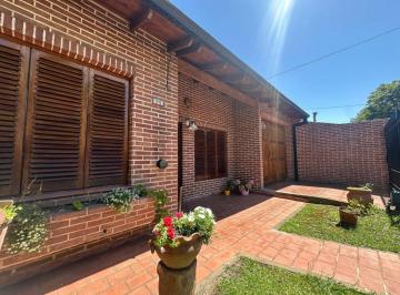 Casa de 3 ambientes, Lomas de Zamora · Chalet 3 Ambientes y Espacio Cochera Varios Autos