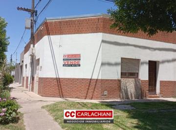 Casa · 1 Cochera · Casa en Las Rosas
