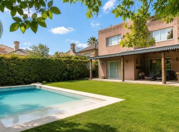 Casa · 280m² · 4 Ambientes · 3 Cocheras · Casa en Venta en El Establo, Pilar, G. B. a. Zona Norte