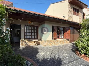 Casa · 78m² · 3 Ambientes · Alquiler Temporario - Casa en Barrio Punta Mogotes con Patio - Quincho con Parrilla y Garage