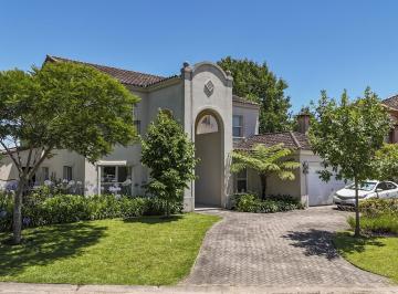 Casa · 353m² · 8 Ambientes · 4 Cocheras · Casa a La Laguna en Barrio Los Castores, Nordelta, Tigre