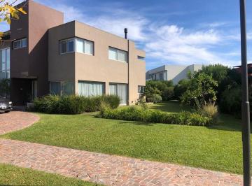 Casa · 287m² · 5 Ambientes · 1 Cochera · Venta Casa Barrio Privado Nuevo Quilmes, Don Bosco