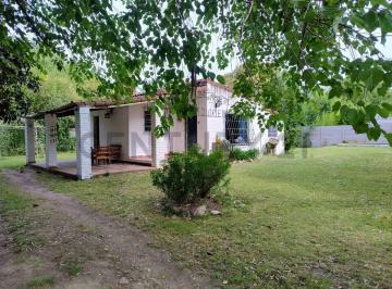 Casa · 59m² · 4 Ambientes · Encantadora Casa - Quinta de 4 Ambientes con Pileta y Quincho. Parque de 832.50 m². Merlo