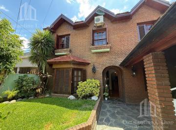Casa · 180m² · 4 Ambientes · 1 Cochera · Casa con Jardin y Pileta - Remedios de Escalada Centro - Venta