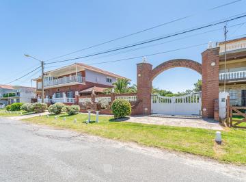 Casa · 282m² · 9 Ambientes · 1 Cochera · Venta - Complejo 3 Departamentos - Amoblados - Zona Sur Mar del Plata