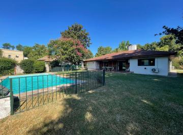 Casa · 185m² · 4 Ambientes · 2 Cocheras · Casaquinta en en Robles del Monarca
