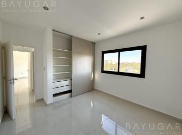 Casa · 147m² · 5 Ambientes · 3 Cocheras · Casa en Venta - Barrio Santa Sofía, Pilar del Este - Oportunidad
