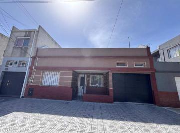 Casa de 4 ambientes, Lanús · Casa 2 Familias con Posibilidad de Quincho en Lanus Este